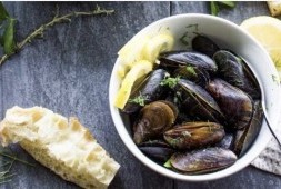 MUSSELS WITH TOMATO AND CHILLI.